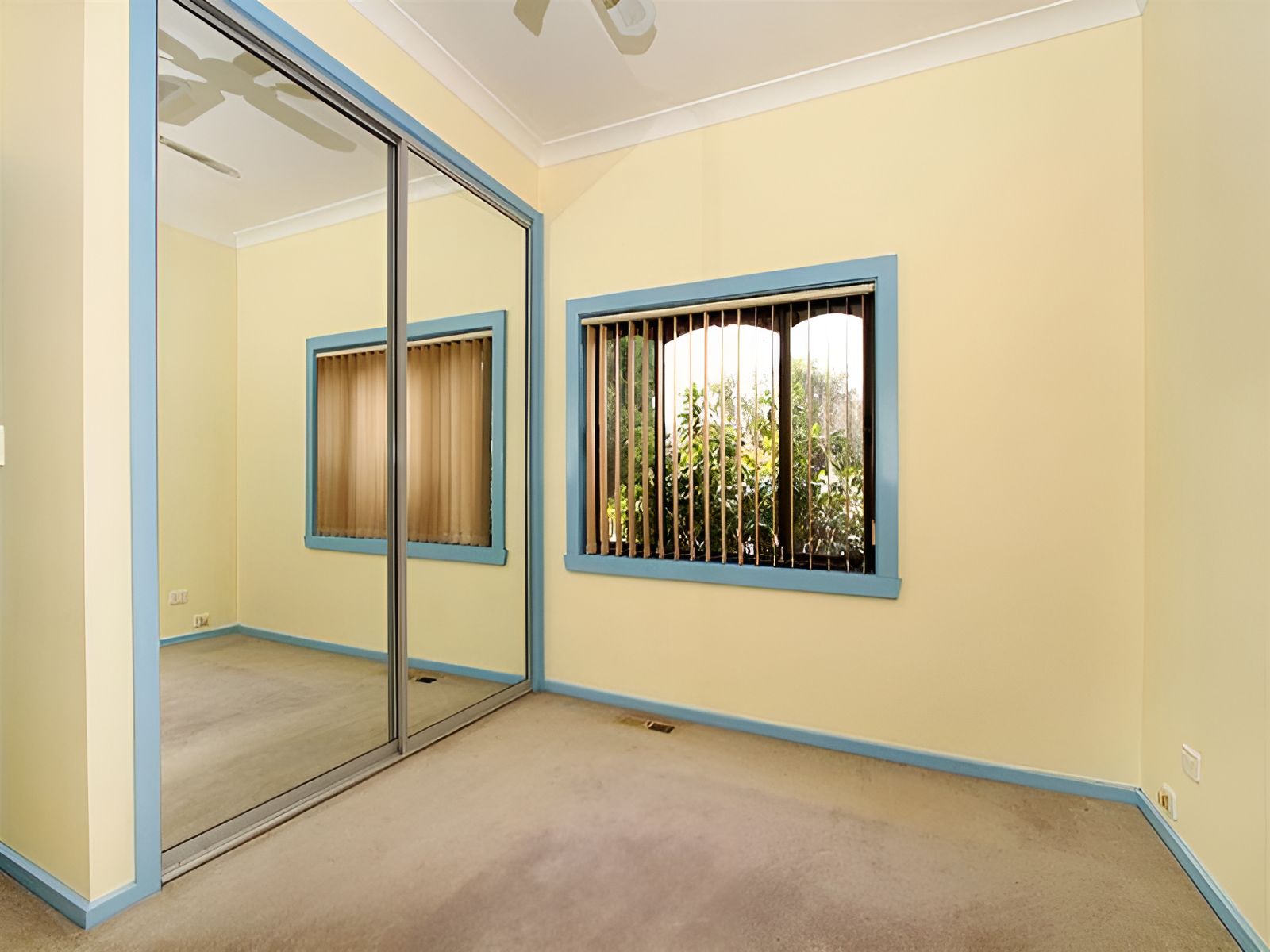 Cosy 3 Bedroom Home with Bungalow!