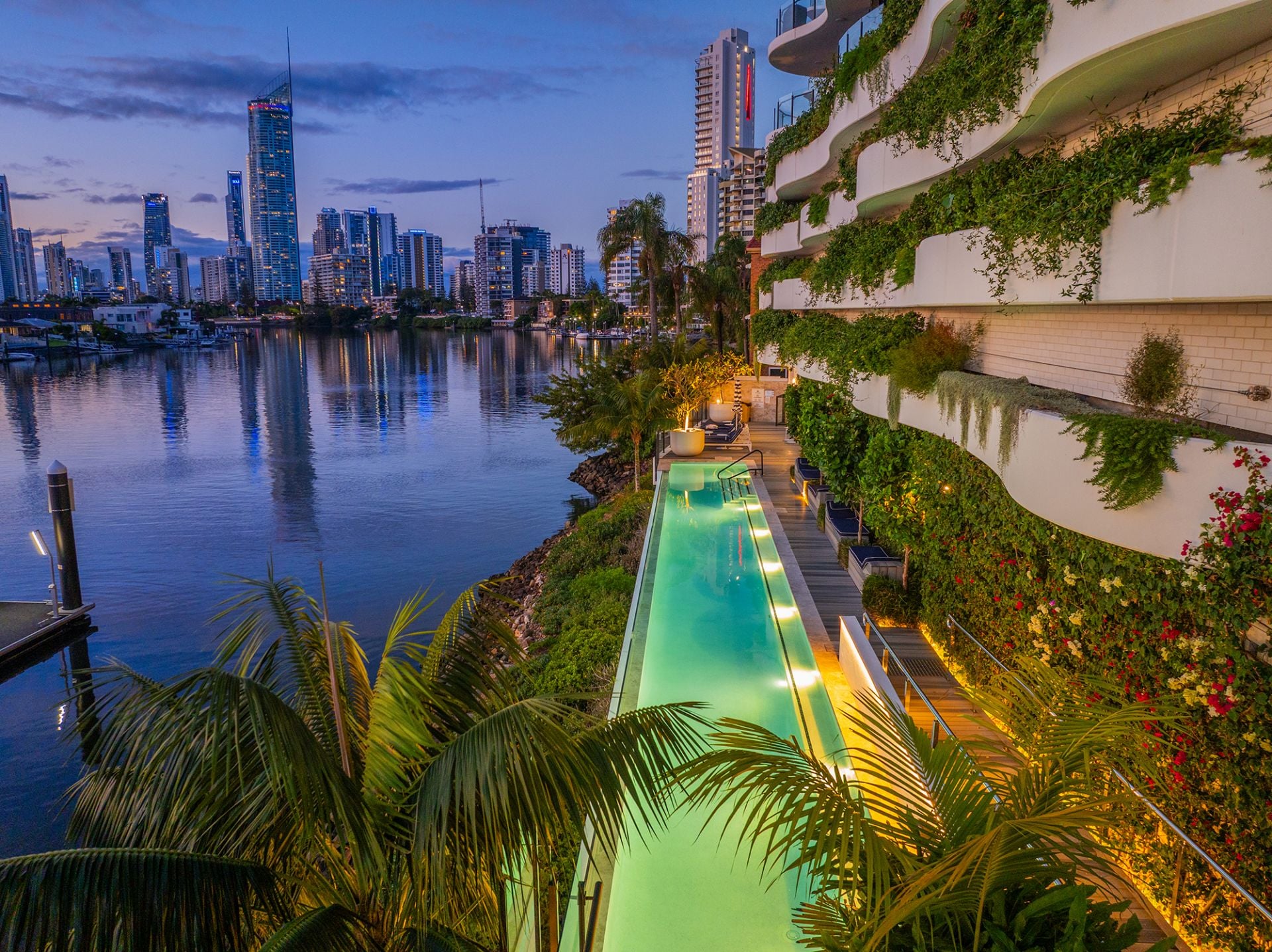 907/15-17 Cannes Avenue, Surfers Paradise - Thumbnail 2