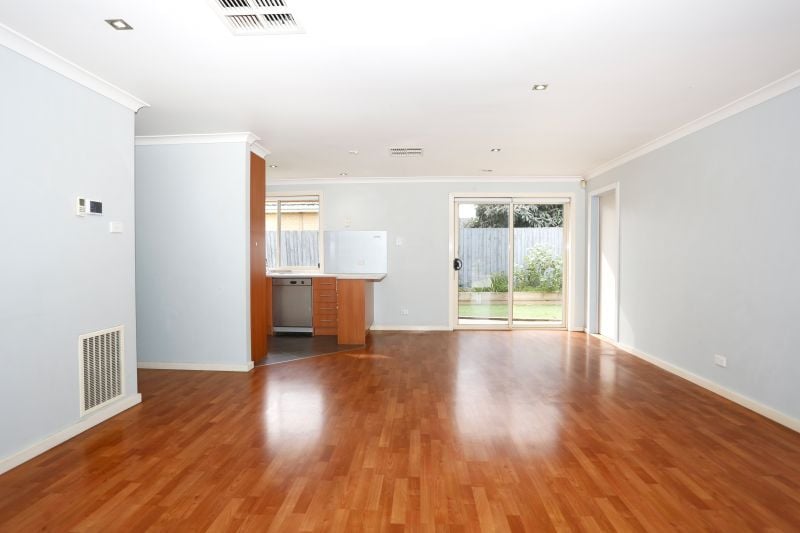 2/66 Barry Street, Reservoir