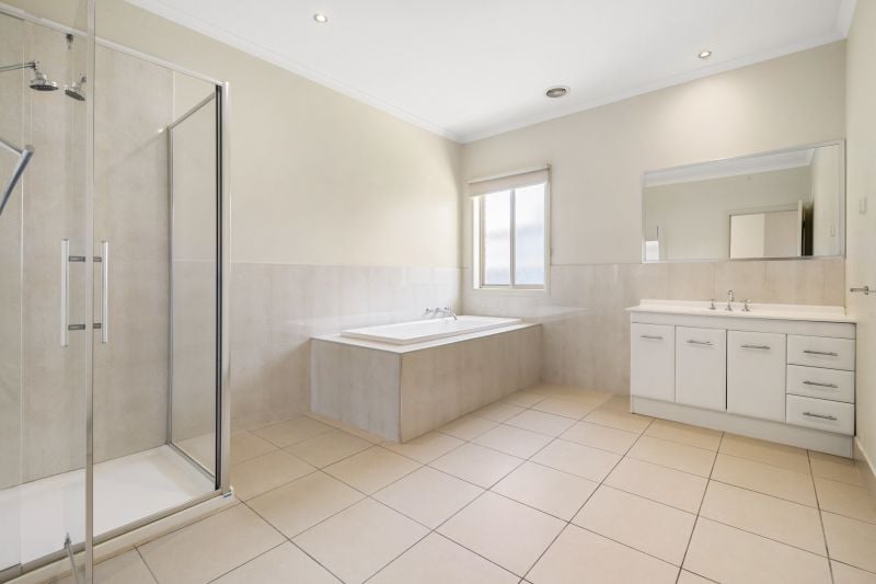 12 Yoemans Drive, Mernda