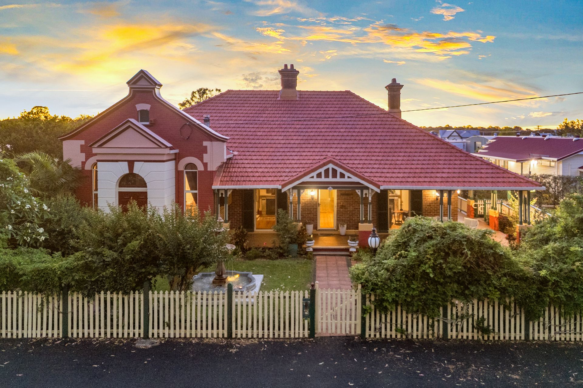 Price Guide $980,000 - $1,070,000, 000 - Thumbnail 4