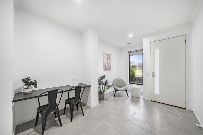 17 Loukas Drive, Wollert