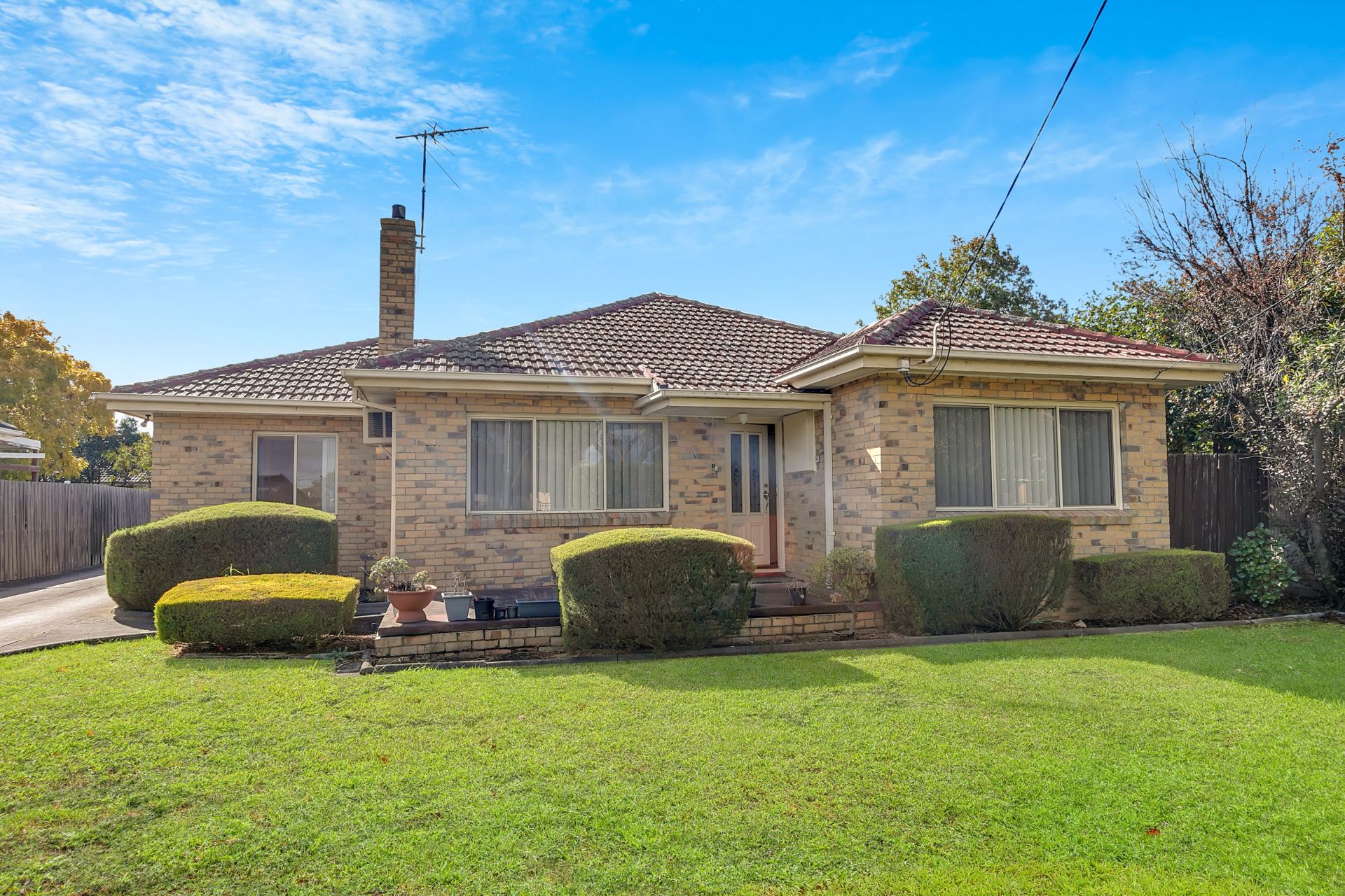 Great Location, Lovely Home!!