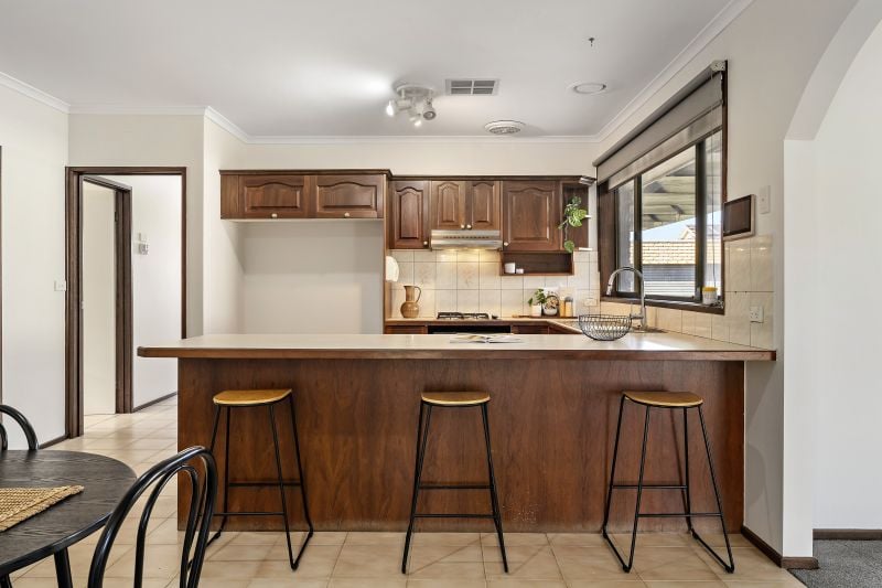 27 Kellaway Crescent, Mill Park