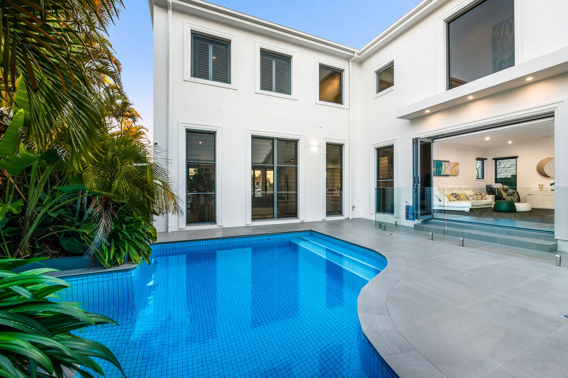 2 Queen Guineveres Place, Sovereign Islands - Thumbnail 6
