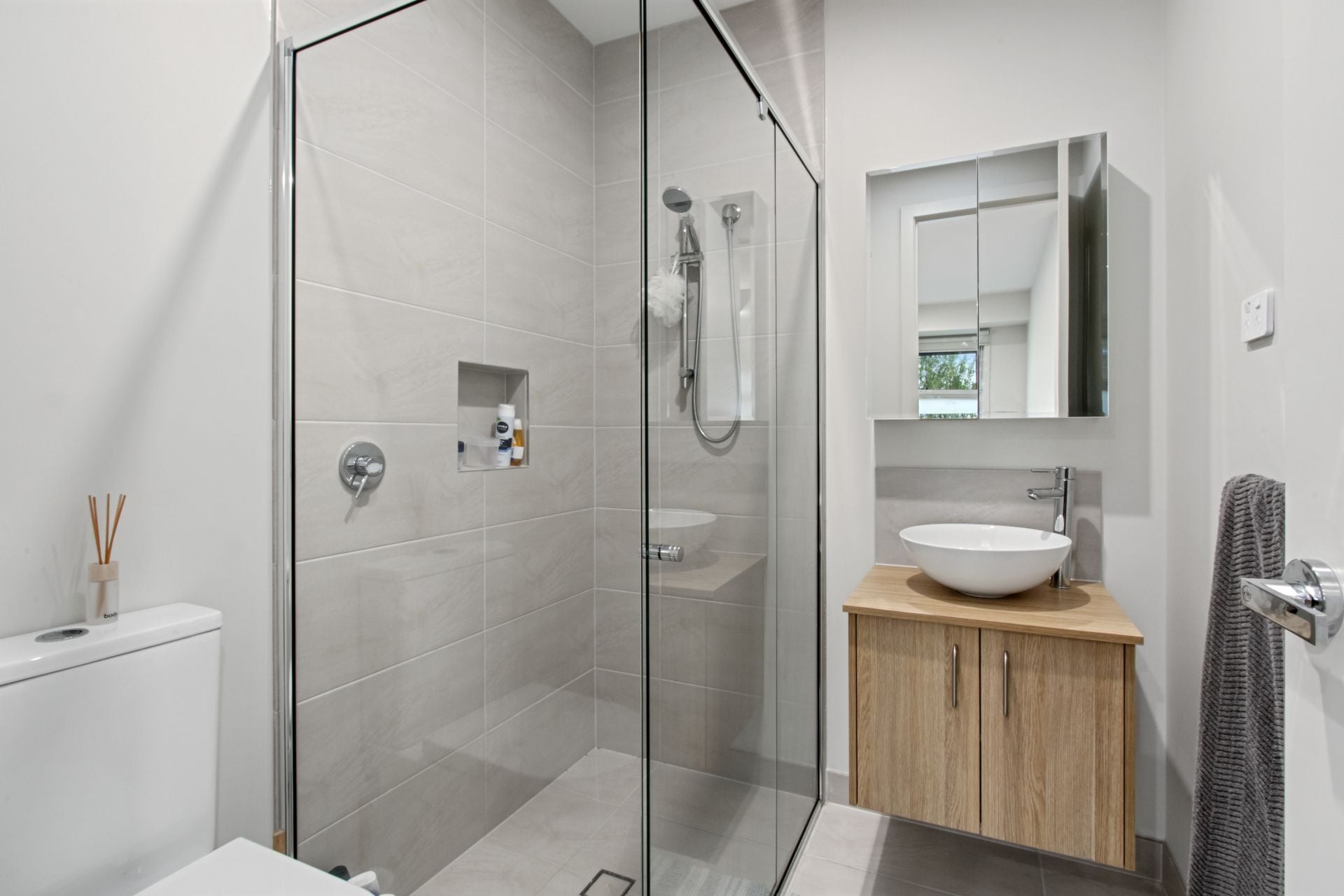 Stylish 3-Bedroom Townhouse in Prime Reservoir Location