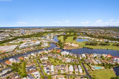 Superb Resort Living in The Lakes!!