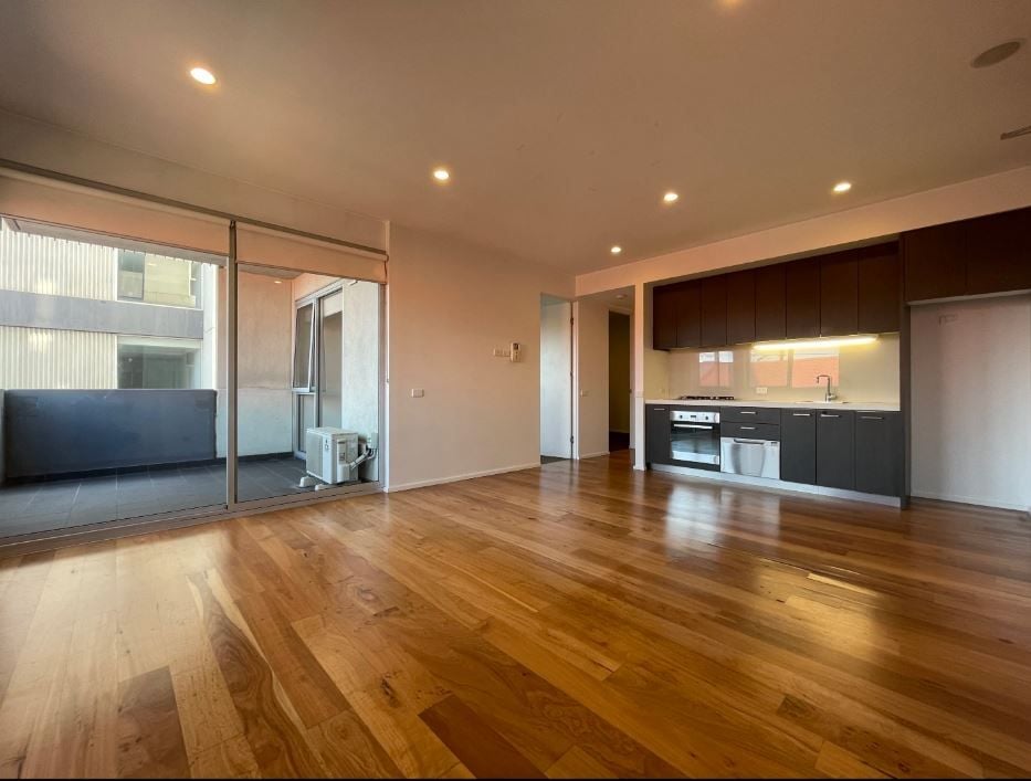Modern 2-Bedroom Unit in Prime Plenty Road Location