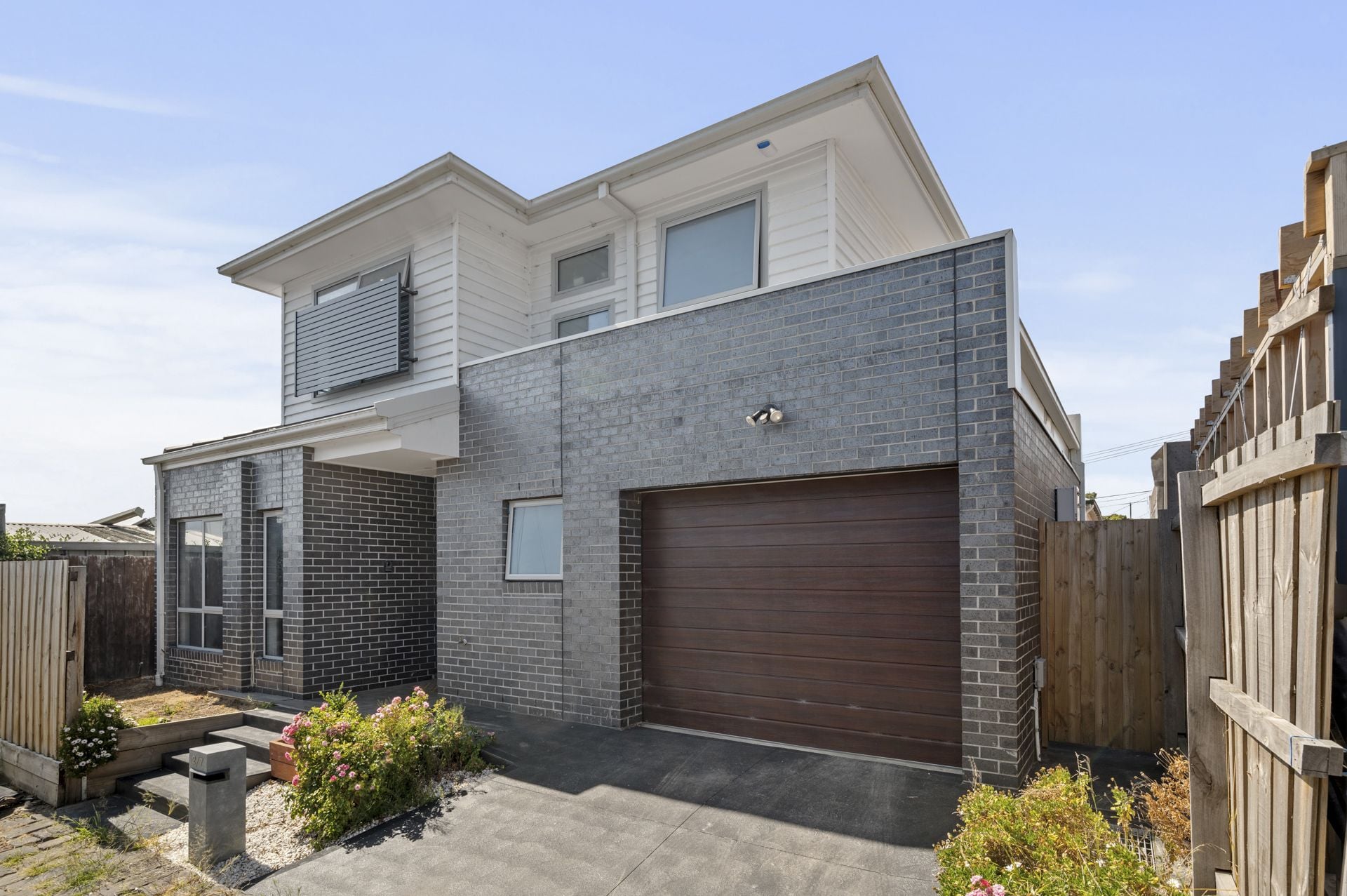 SUPERB LIVING ON LIVINGSTONE