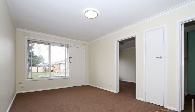 NEAT, TIDY & WELL LOCATED!