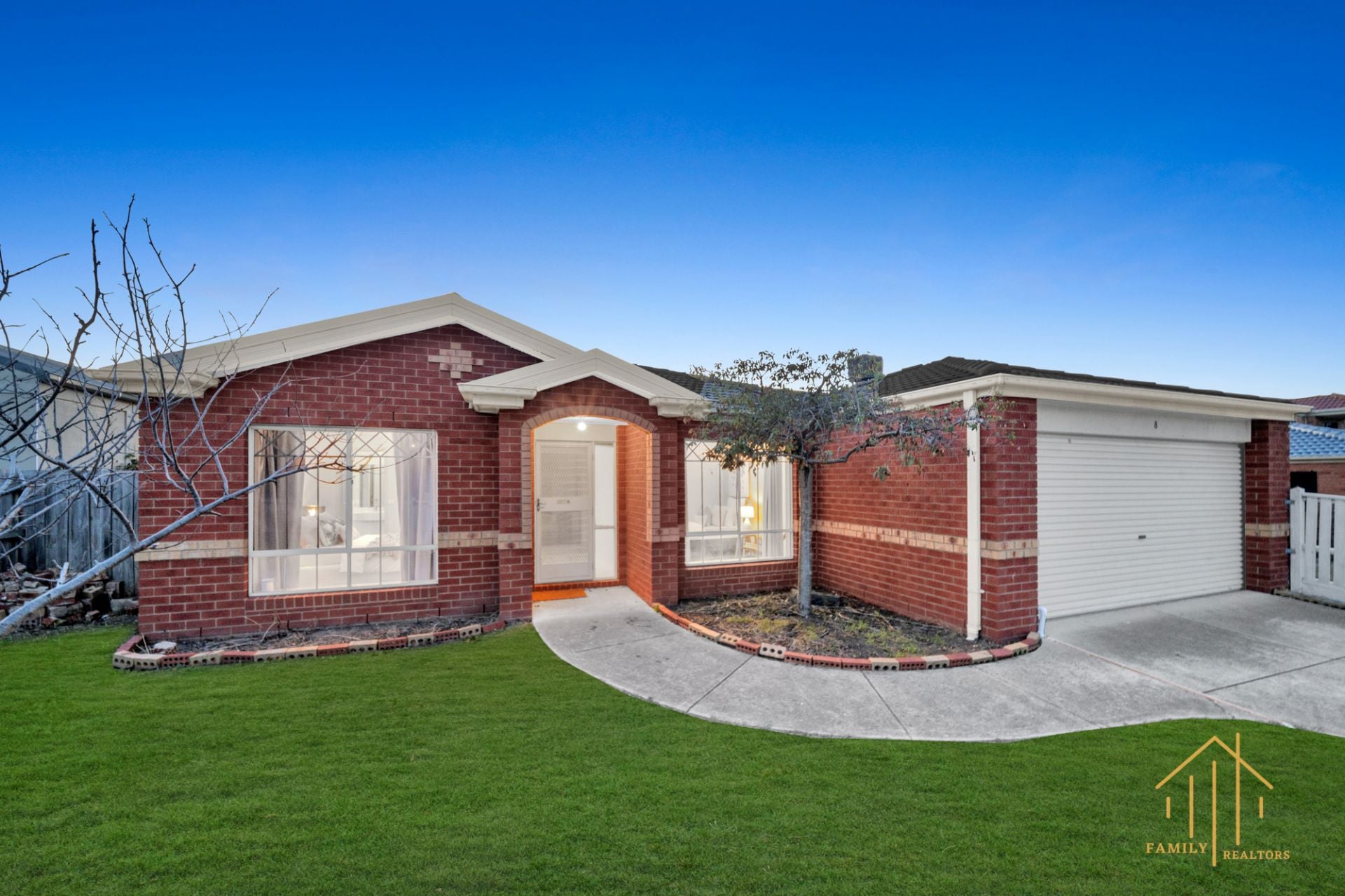 8 Michaelia Close Cranbourne West VIC, Cranbourne West - Image 1