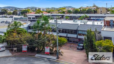 LIGHT FILLED OFFICE WITH 3 EXCLUSIVE CAR PARKS!