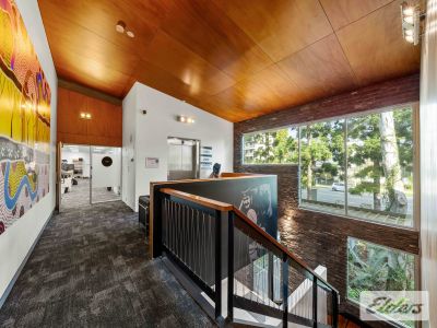 FITTED OFFICE WITH GREAT NATURAL LIGHT