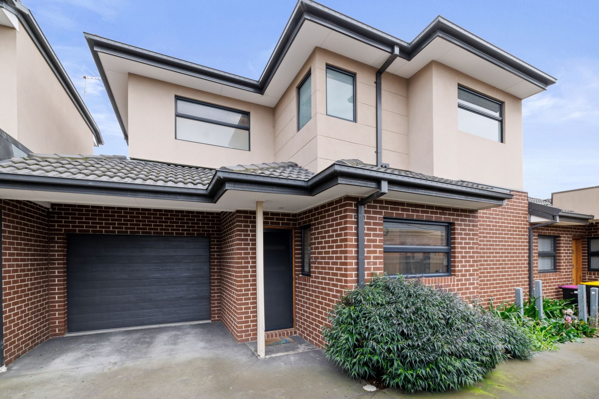 Modern Townhome For Lease