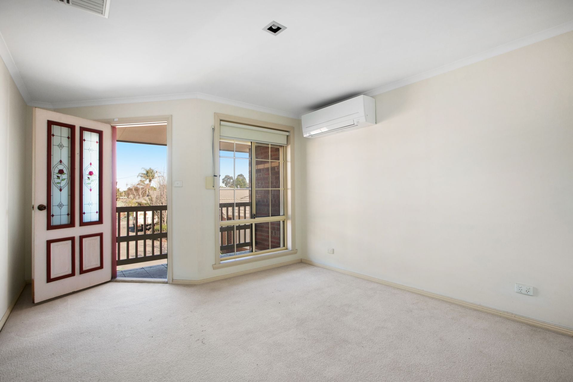 Stylish Terrace Living In A Convenient Location