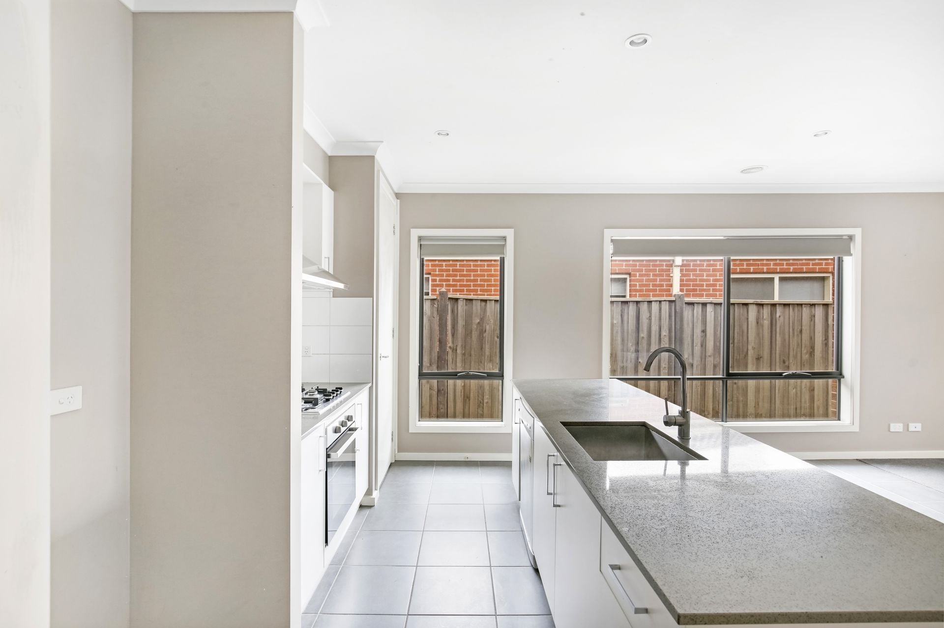 INVITING & MODERN 4 BEDROOM FAMILY HOME