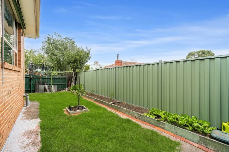4 Silvertop Court, Mill Park