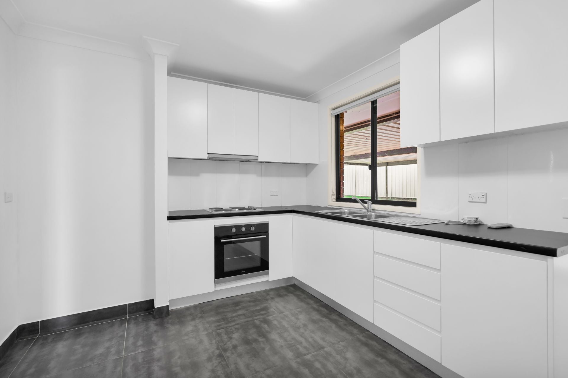 85 Crispsparkle Drive, Ambarvale, Ambarvale - Thumbnail 3