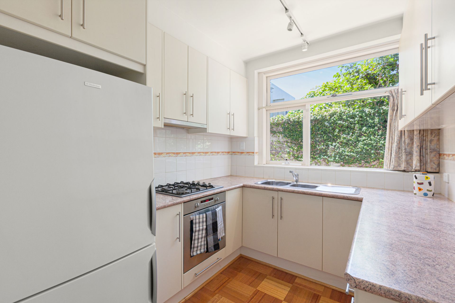 11/53 Grey Street, East Melbourne, East Melbourne - Thumbnail 2