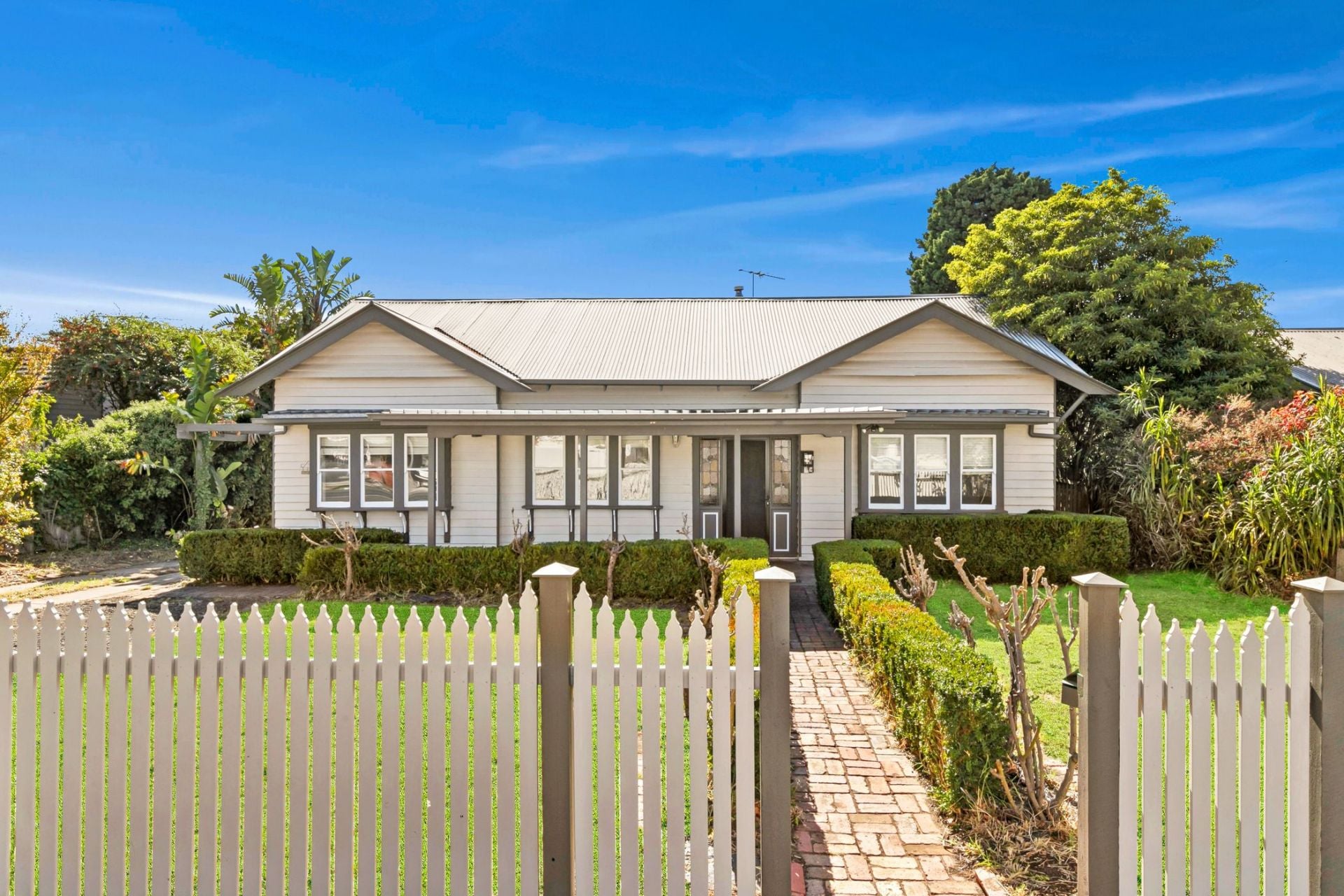 134 Roslyn Road, Belmont - Thumbnail 2