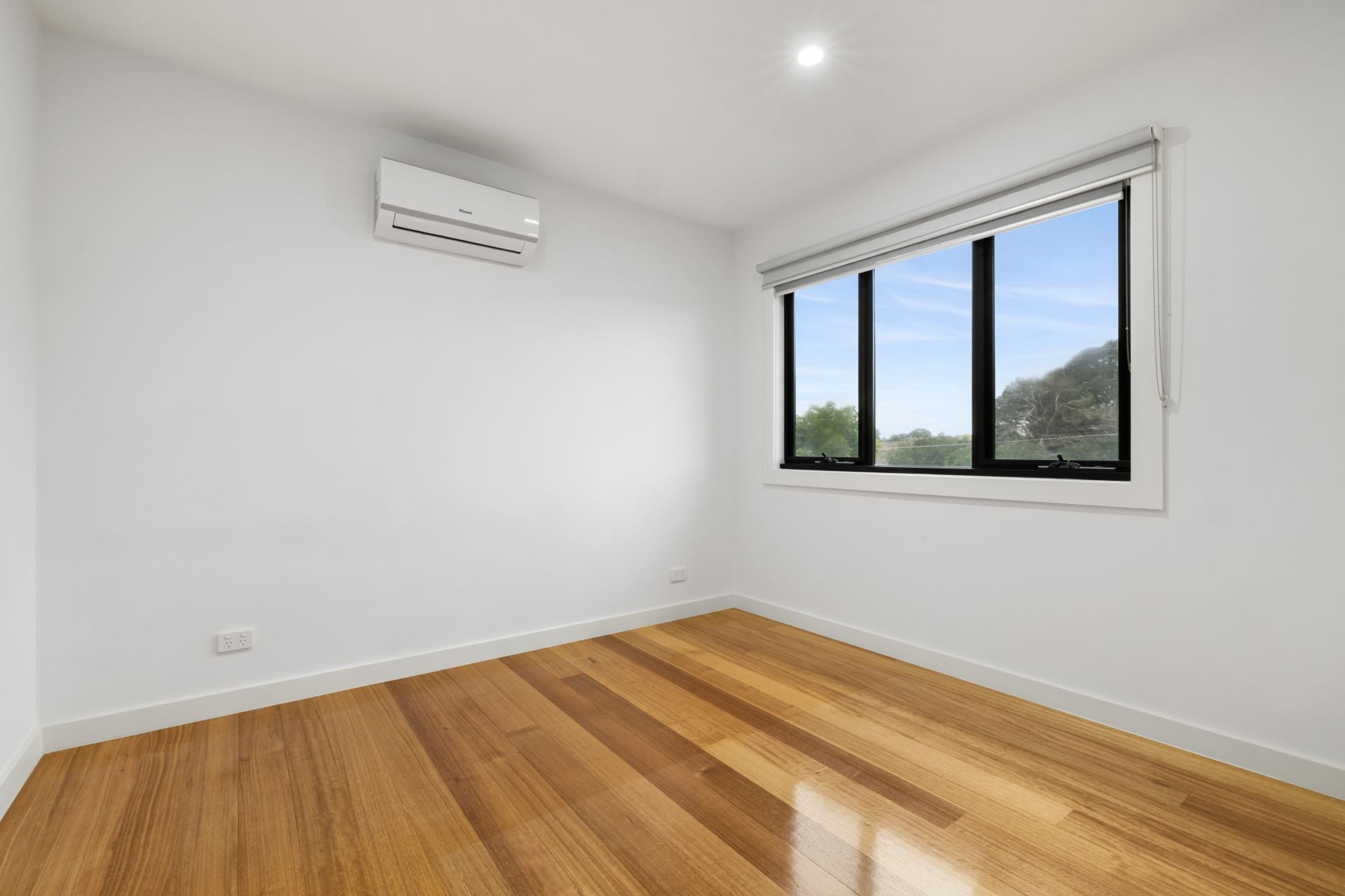 Modern 3-Bedroom Townhouse in Prime Reservoir Location