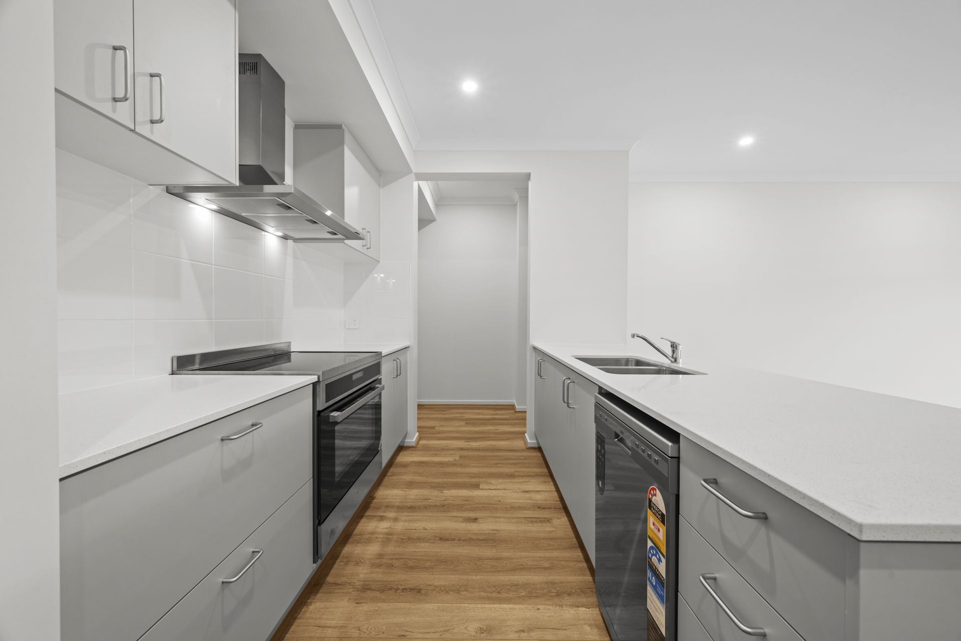 CONTEMPORARY COMFORT MEETS CONVENIENCE