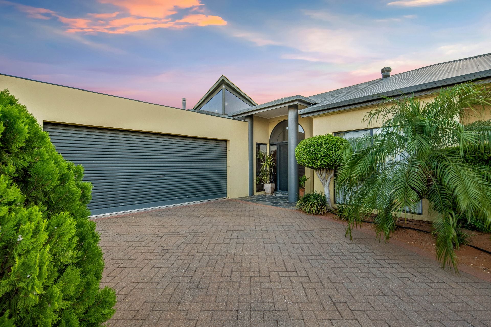 8 Higgins Court Desert Springs NT, Desert Springs - Thumbnail 2