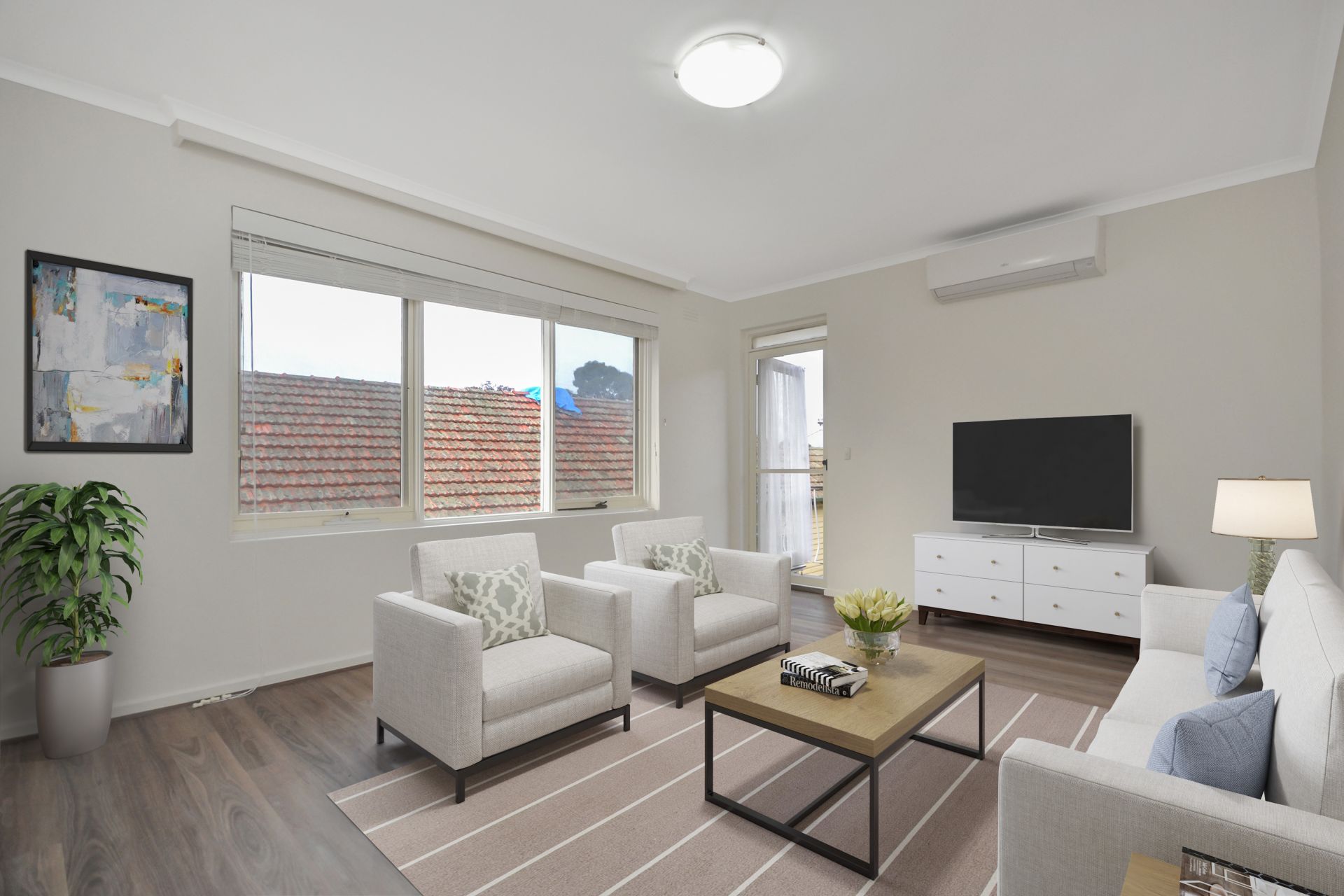 Spacious Refurbished Two Bedroom Apartment With Balcony