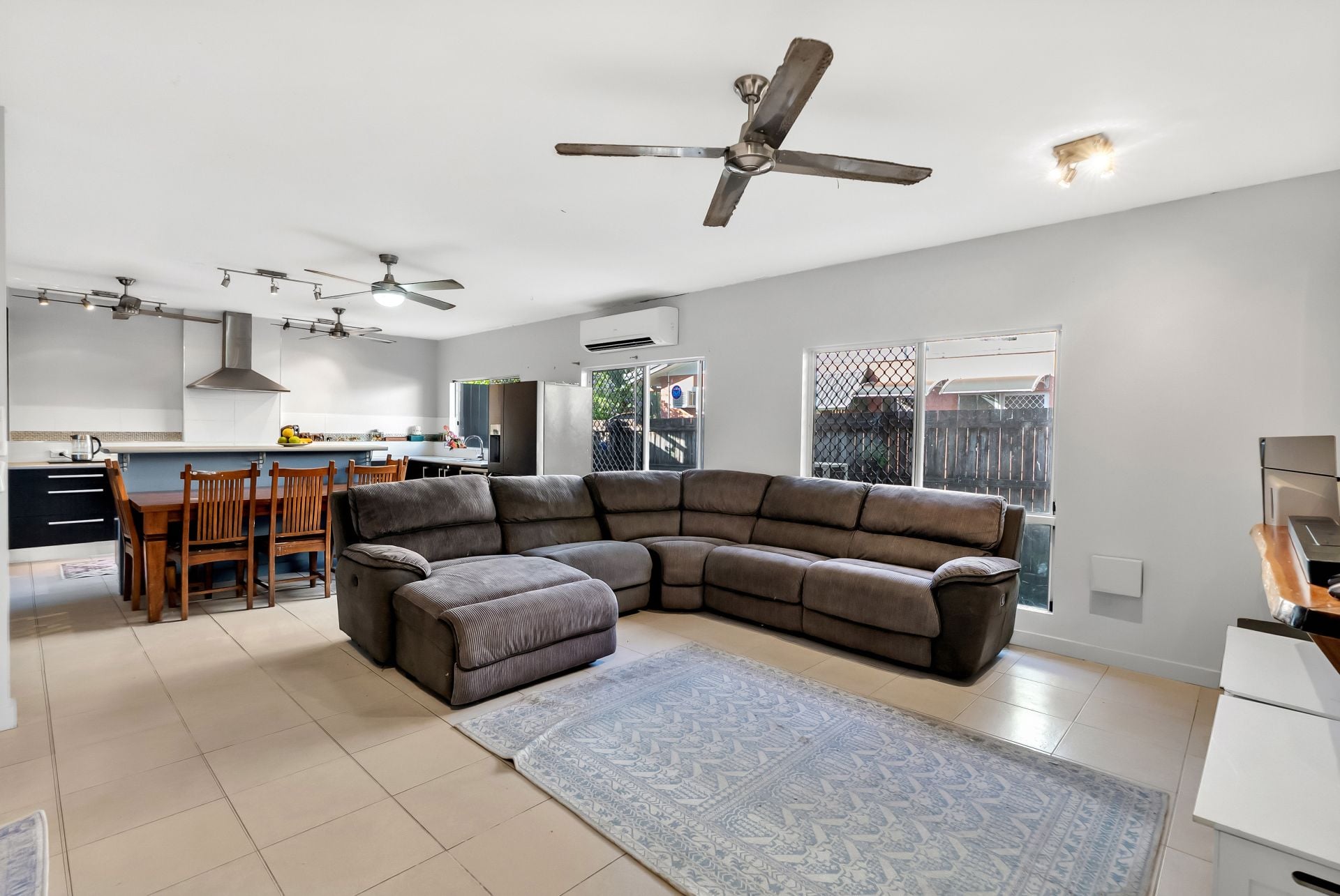 3 Crown Close, Edmonton, Edmonton - Thumbnail 3