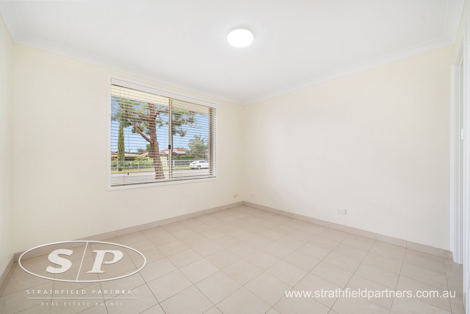 136 & 136A Buckwell Drive, Hassall Grove, Grove - Thumbnail 6