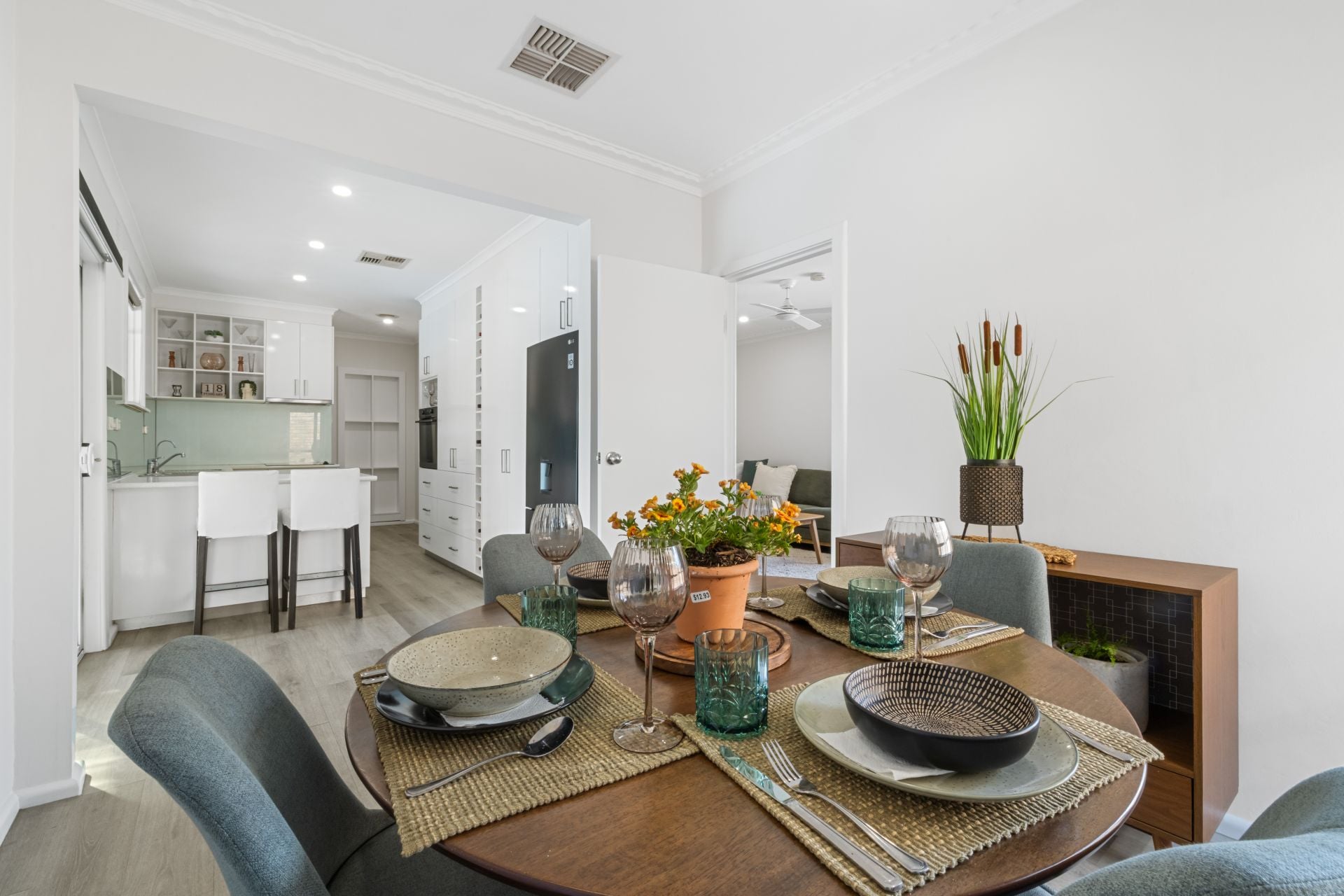 Resort Oasis Living Just Five Minutes Walk To Lalor Shops