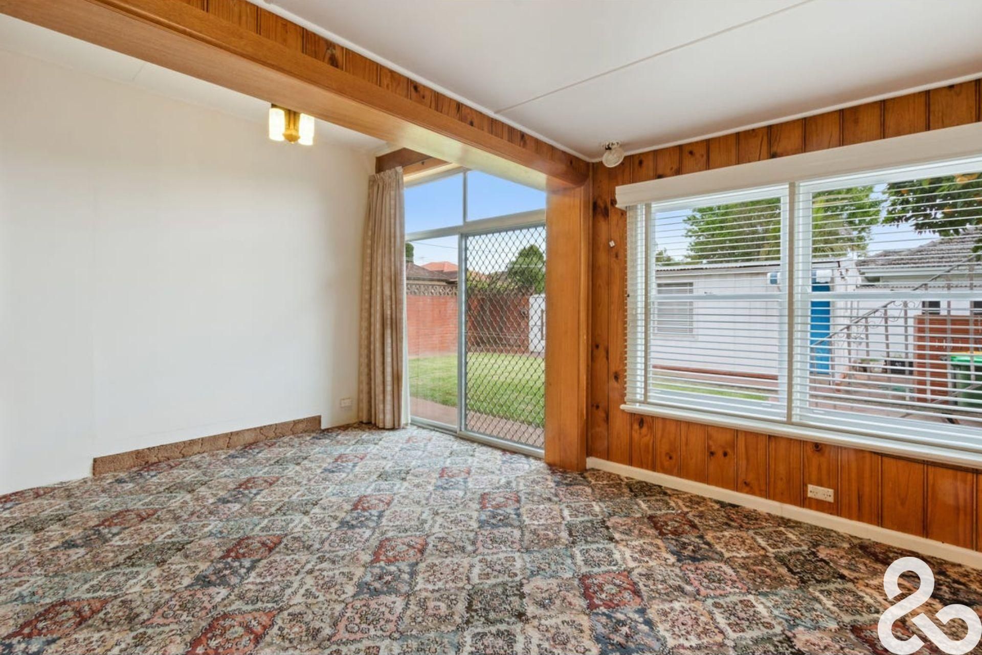 Original Gem with Separate Studio or Office space!