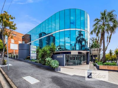 HIGH QUALITY GROUND FLOOR OFFICE/MEDICAL