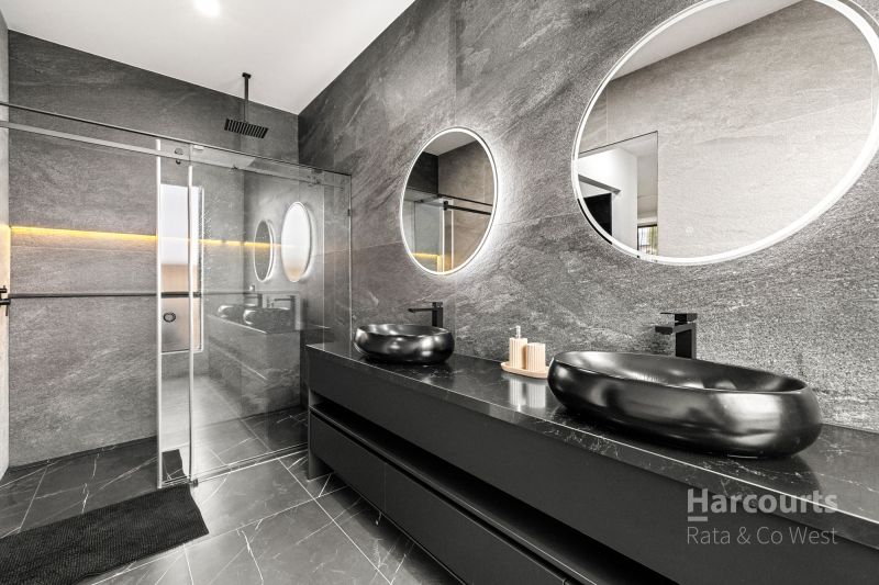 23 Shadow Street, Deanside