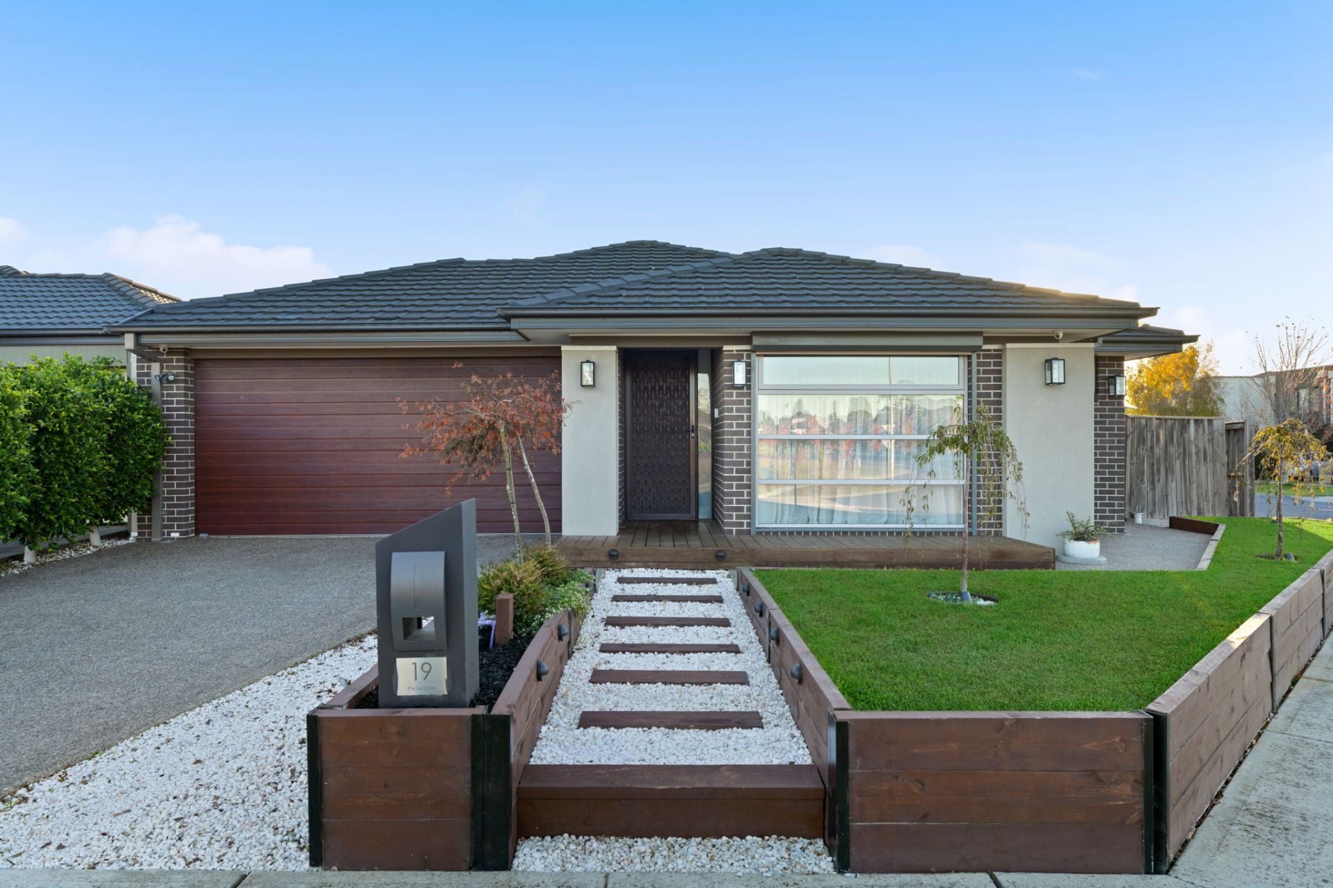 19 Pasadena Boulevard, Clyde VIC, Clyde - Thumbnail 2