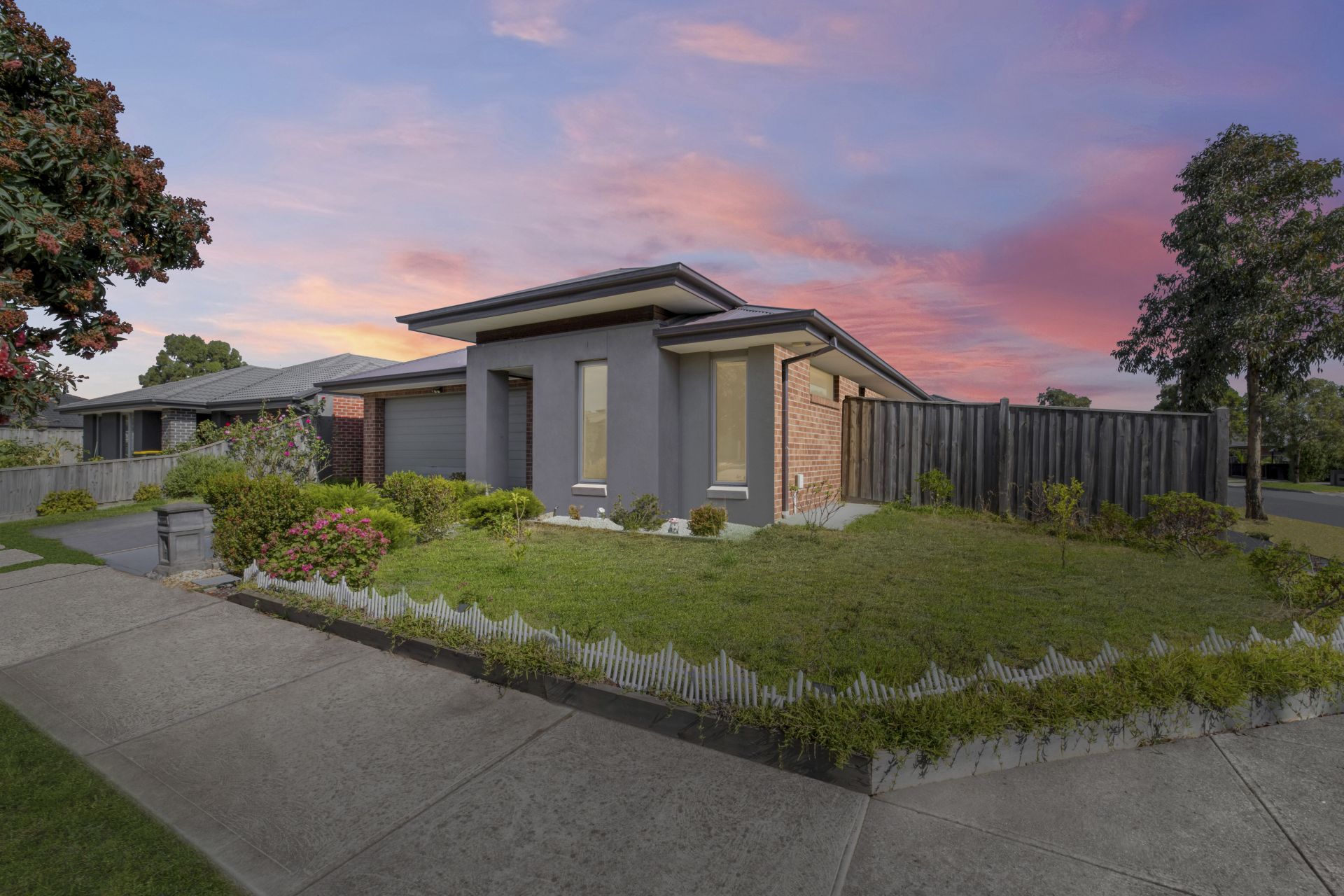 Spacious Family Home on Approx. 520m² with High Ceilings & Expansive Western Garden