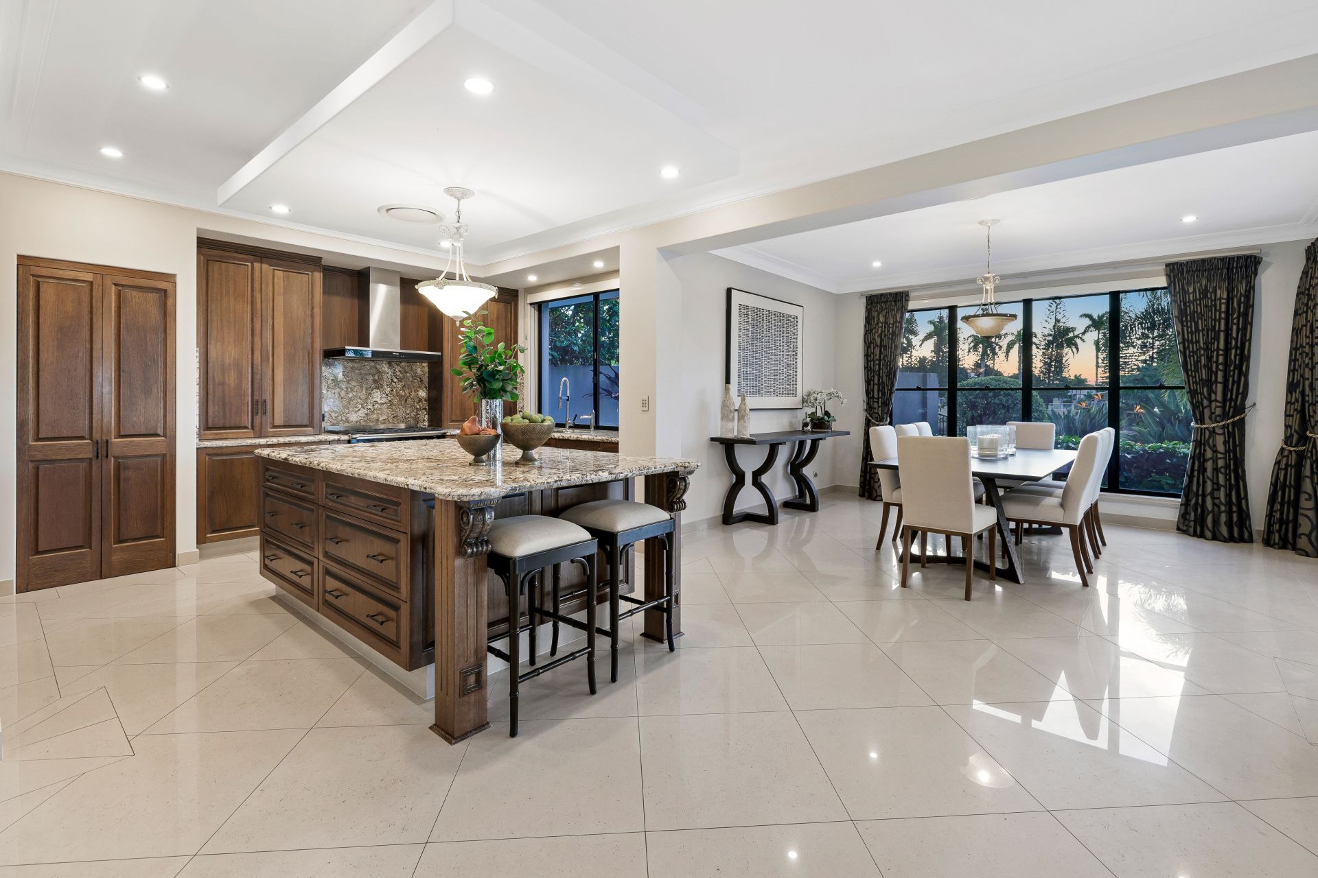2204 Taromeo Court, Hope Island QLD 4212, Hope Island - Thumbnail 4