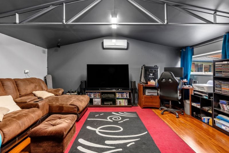 16 Middle Court, Thomastown