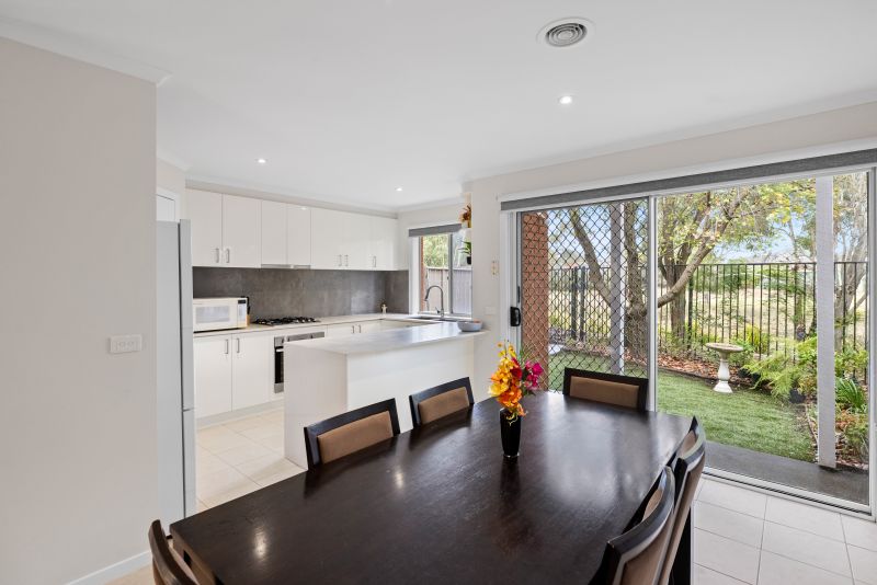 6/30 The Parkway, Caroline Springs