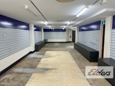 HIGHLY EXPOSED SHOWROOM ON WELLINGTON RD!