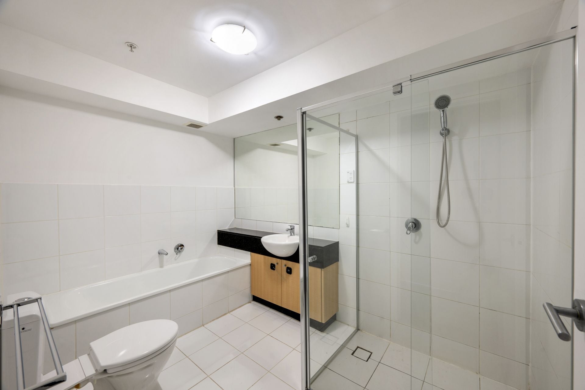 UPDATED APARTMENT IN THE MOUNT COOPER ESTATE