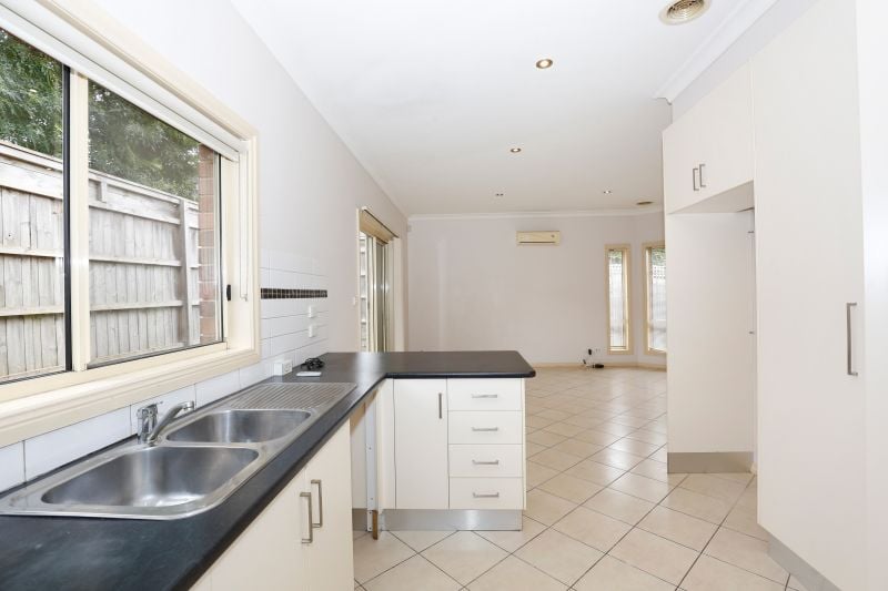 4/6 Duffy Street, Reservoir