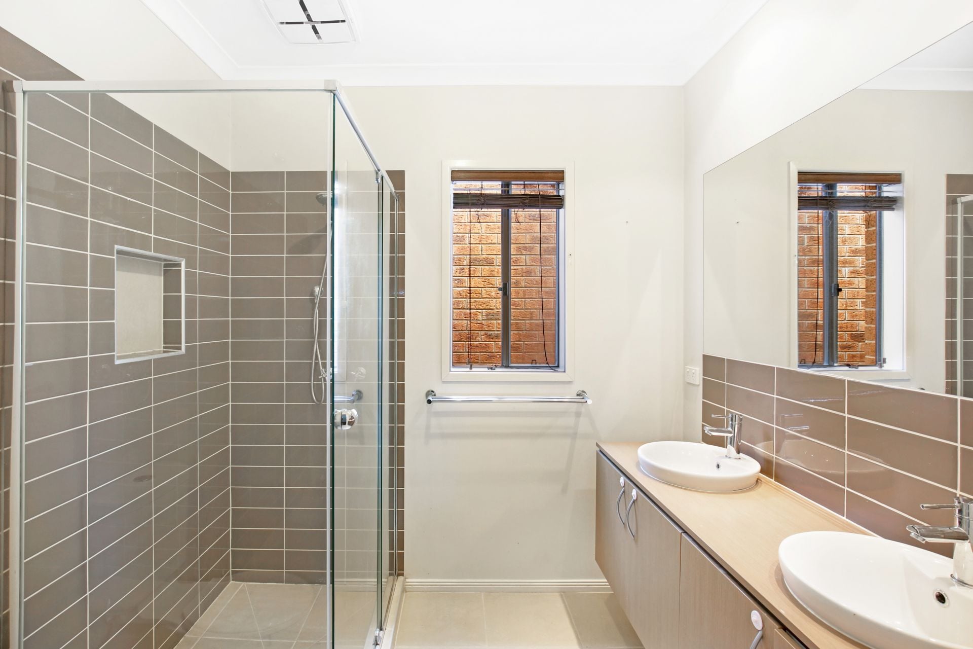 FAMILY HOME IN HAWKESTOWE!