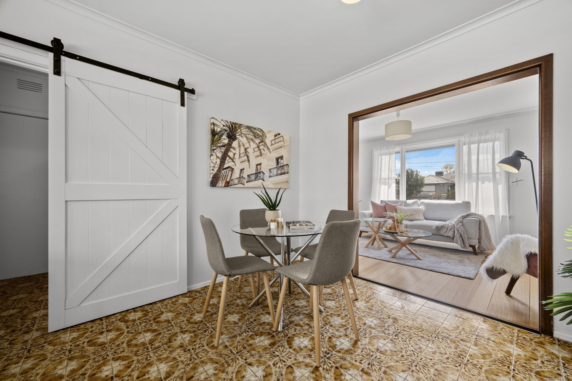 Elevated Charm In A Prime Lalor Location