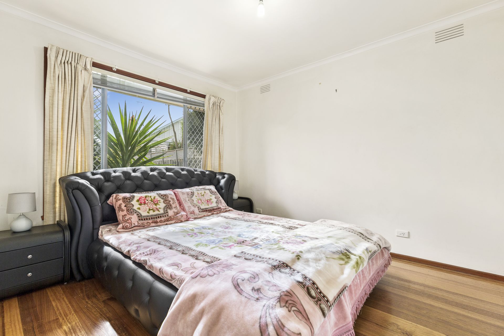 Secure Two-Bedroom Unit Near Edwardes Lake Park