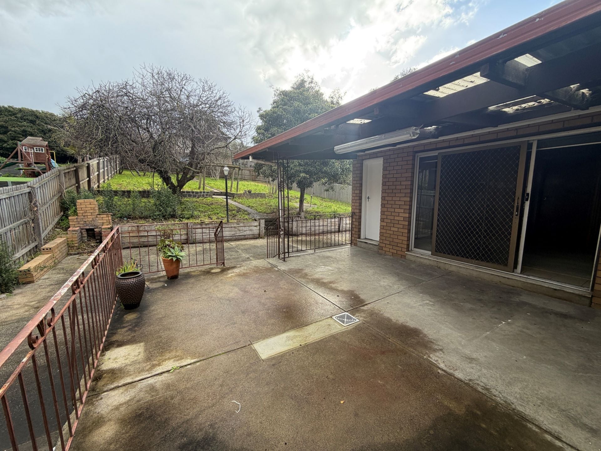 LARGE FAMILY HOME IN GREAT LOCATION