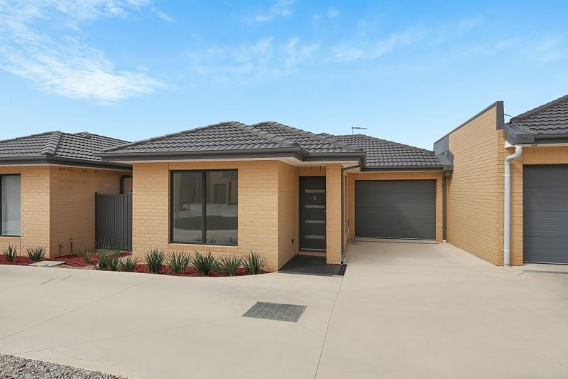6/61 Black Braes Boulevard, Mernda