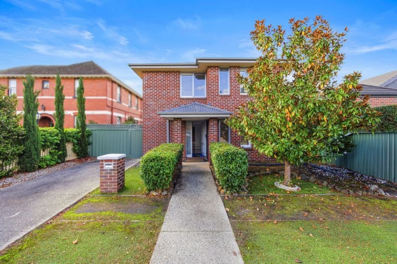 16 Ayrvale Avenue, Lake Gardens, Lake Gardens - Thumbnail 2