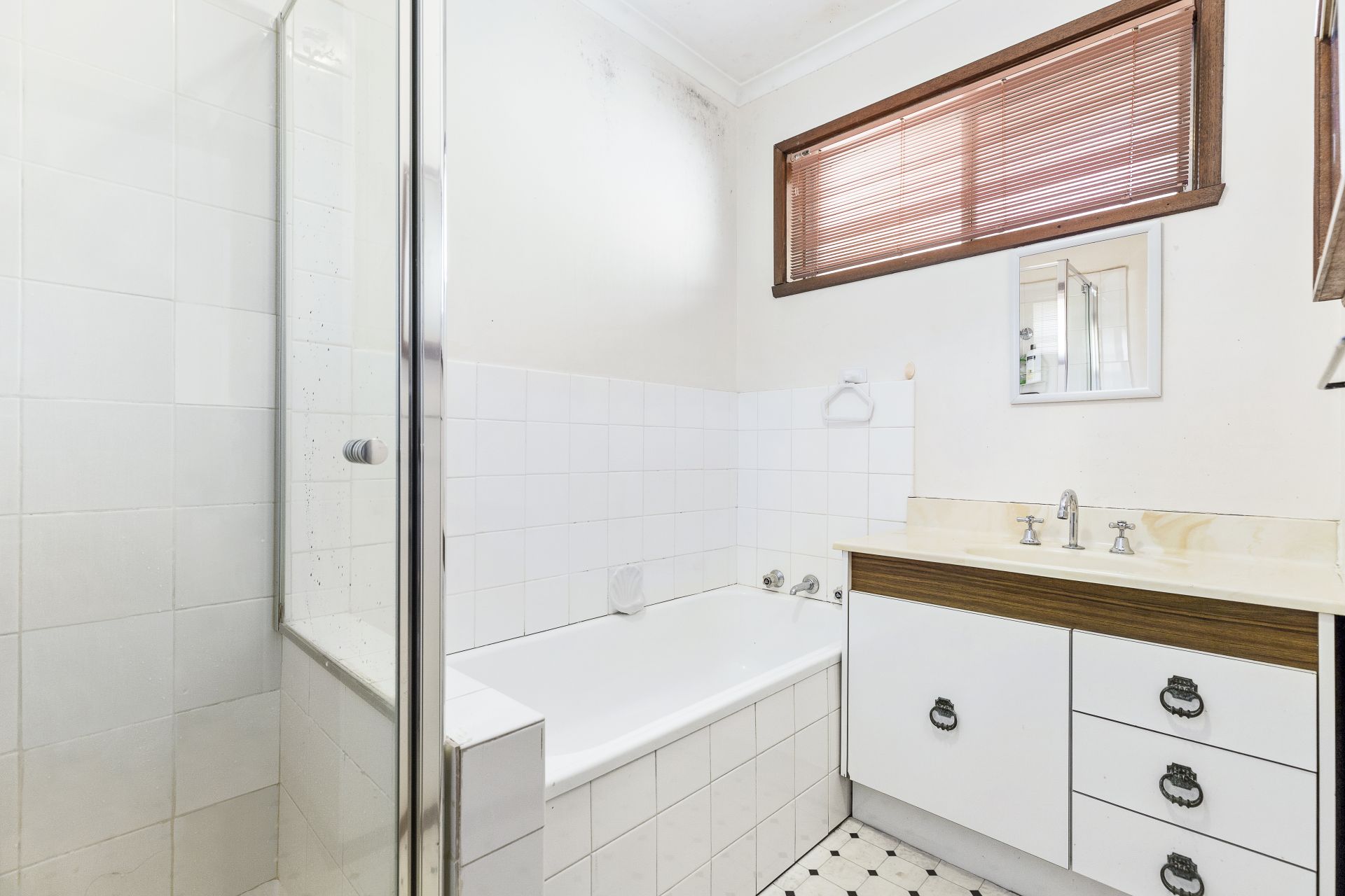 Secure Two-Bedroom Unit Near Edwardes Lake Park