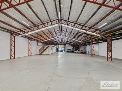 STANDALONE WAREHOUSE WITH 10 CAR PARKS!